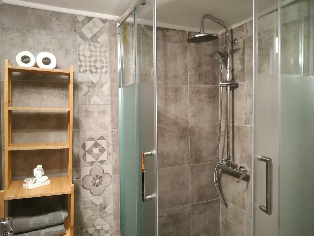 סלוניקי Bright Apartment Steps From The Sea